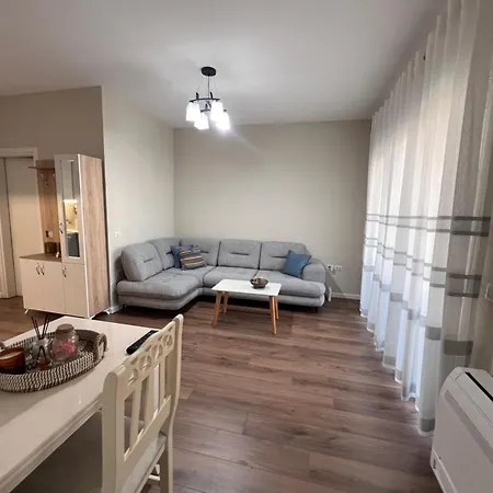 Stylish With Balcony Appartamento Tirana