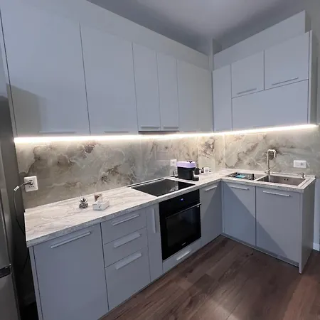 Stylish With Balcony Appartamento Tirana